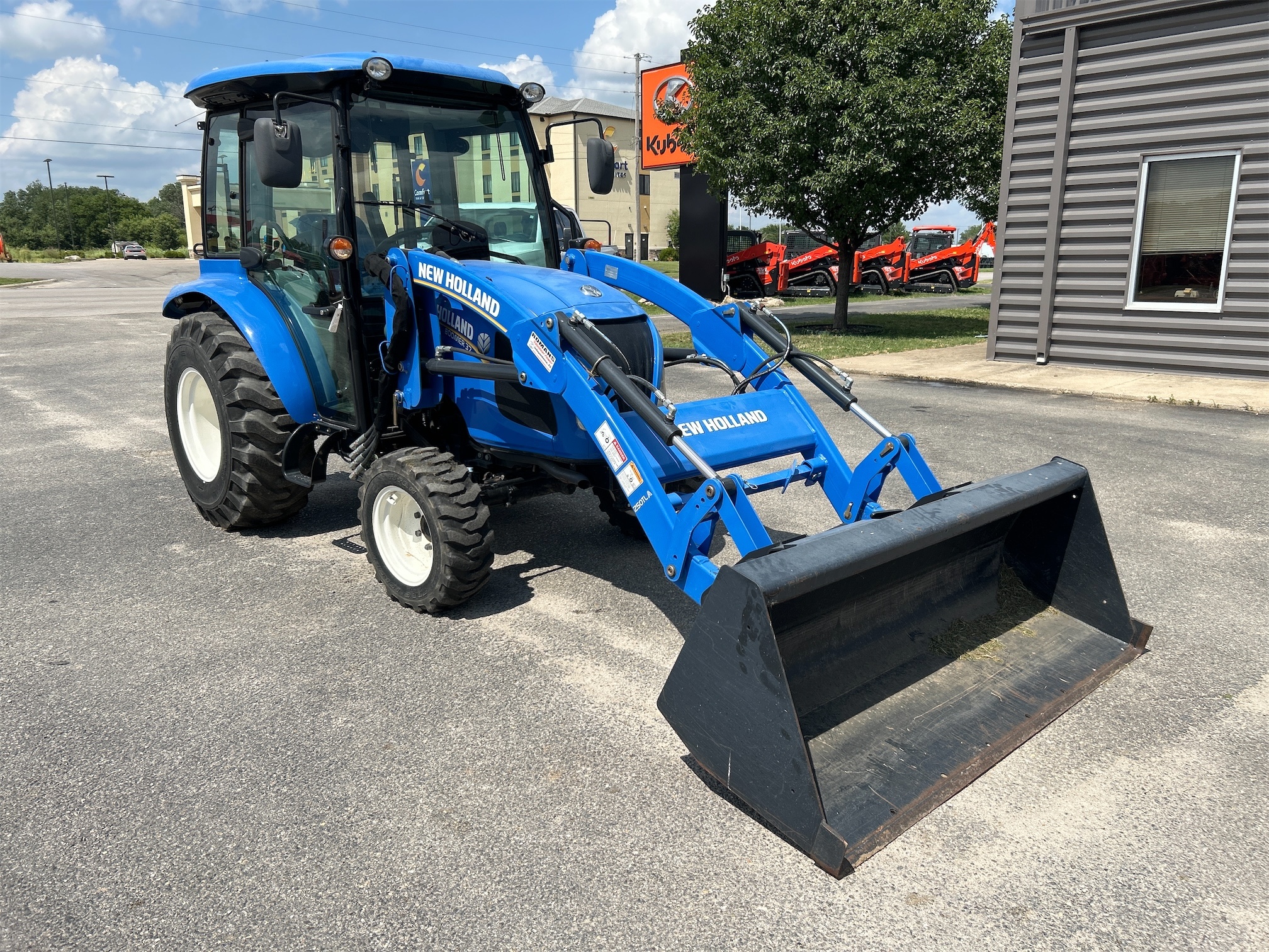 NEW HOLLAND BOOMER 37 - K2686U